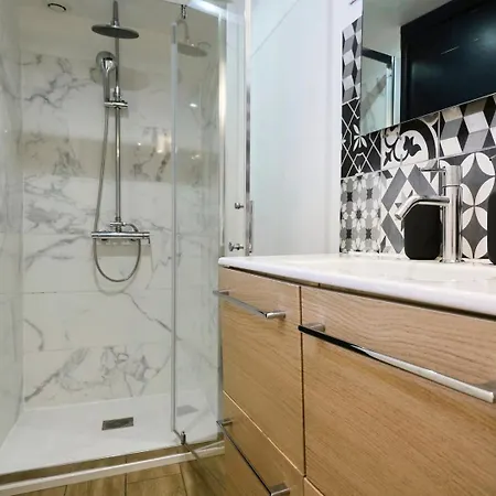 Maison Trois Avec Cour, Parking Gratuit * Croix