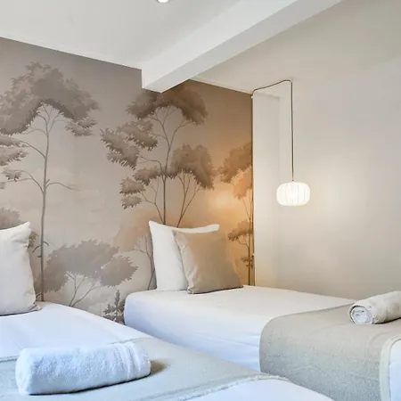 Maison Trois Avec Cour, Parking Gratuit *